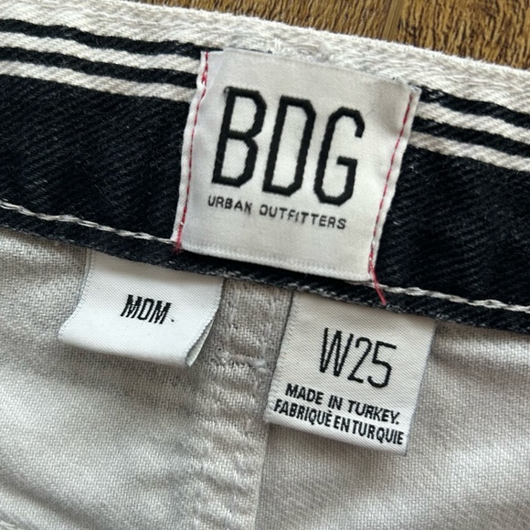 BDG HIGH WAISTED STRAIGHT MOM JEANS - Picture 4 of 5